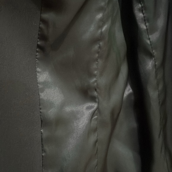 H&M lined, buttonless jacket with tiny gold embellishment on pocket ,like new - Picture 5 of 7